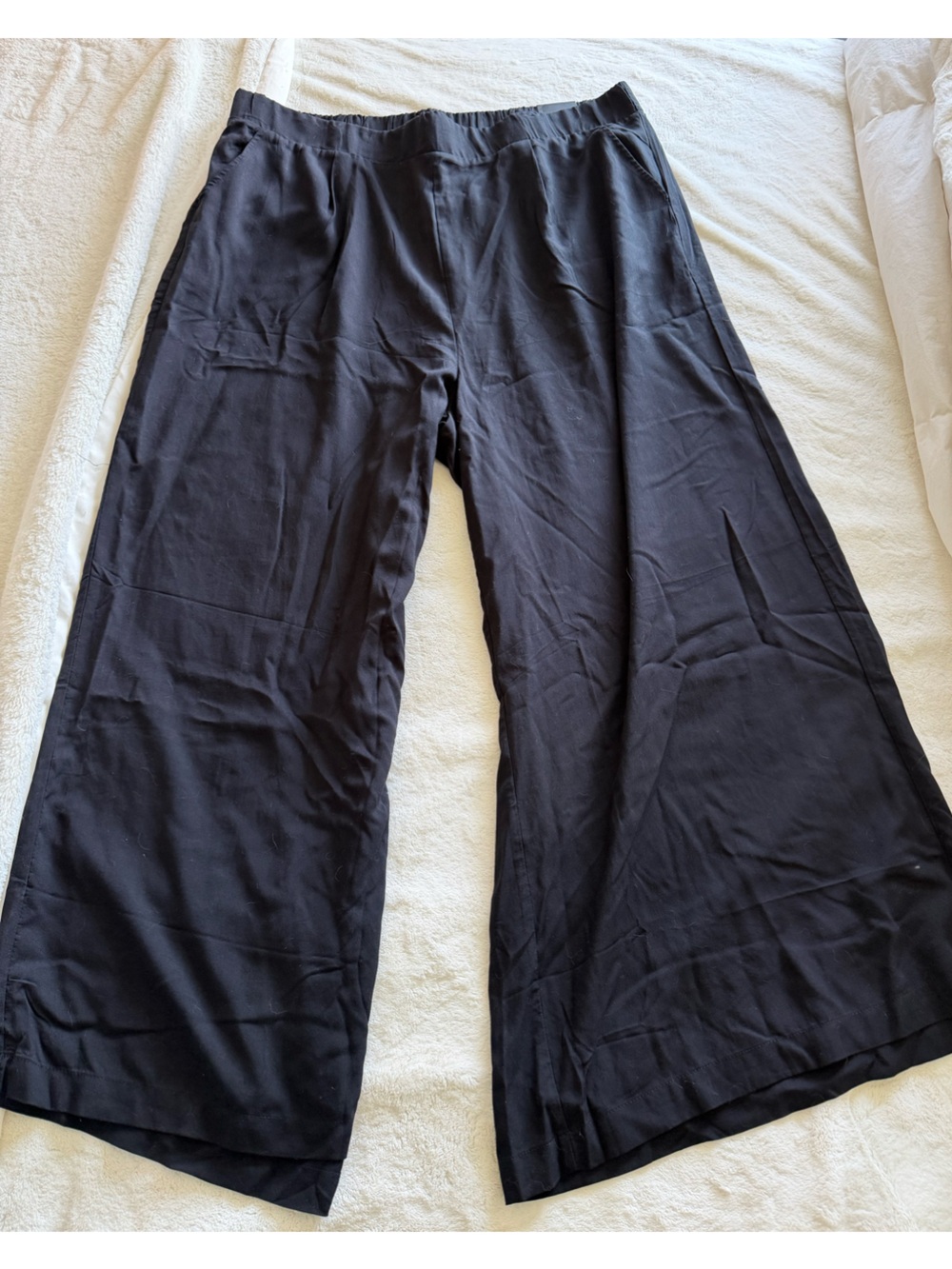 torrid Black Women’s Relaxed Pants (Plus Petite 2X Short, Travel Capsule)